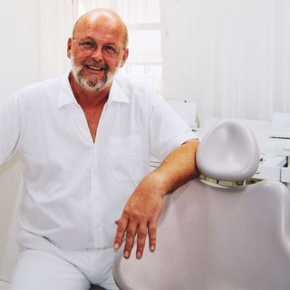 Implantologie & Zahnersatz - Zahnarzt Dr. med. dent. Klaus Absmaier Rott am Inn